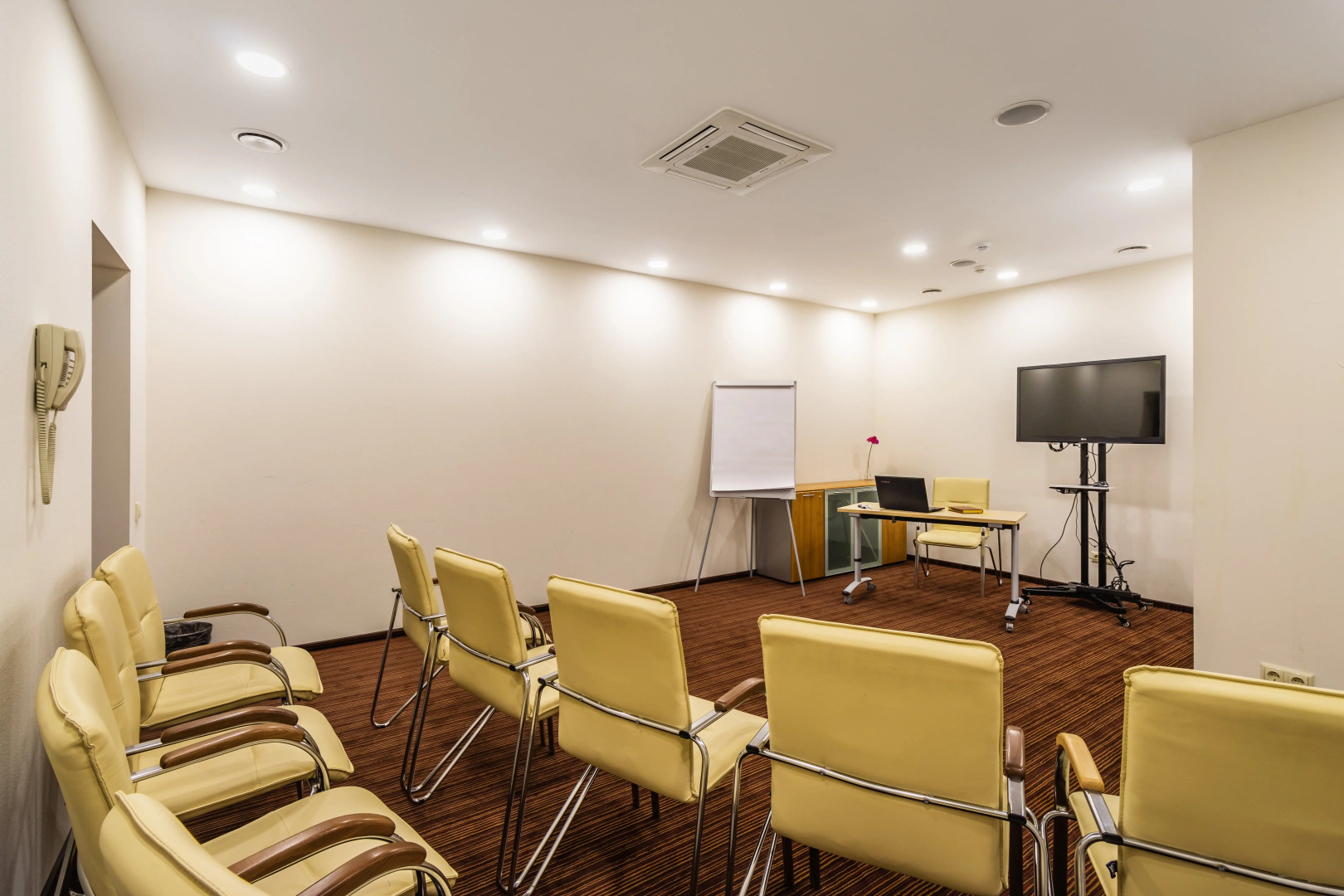 Отель Веструм