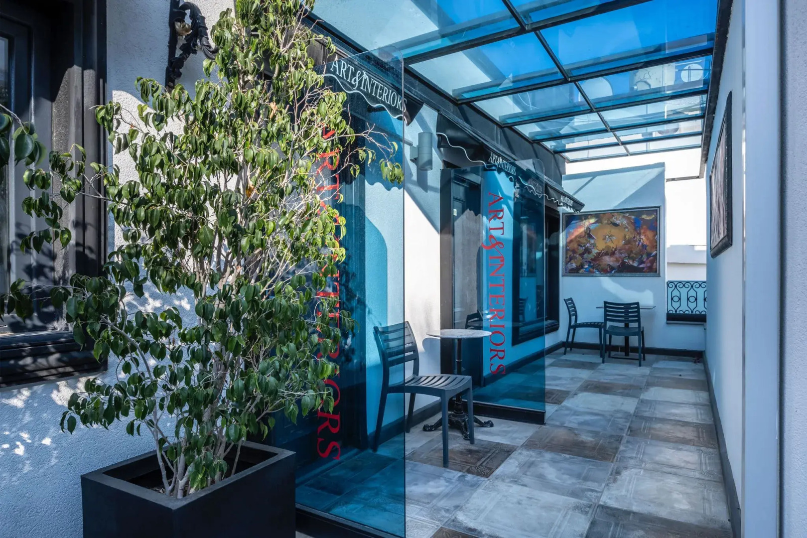 Отель Art & Interiors