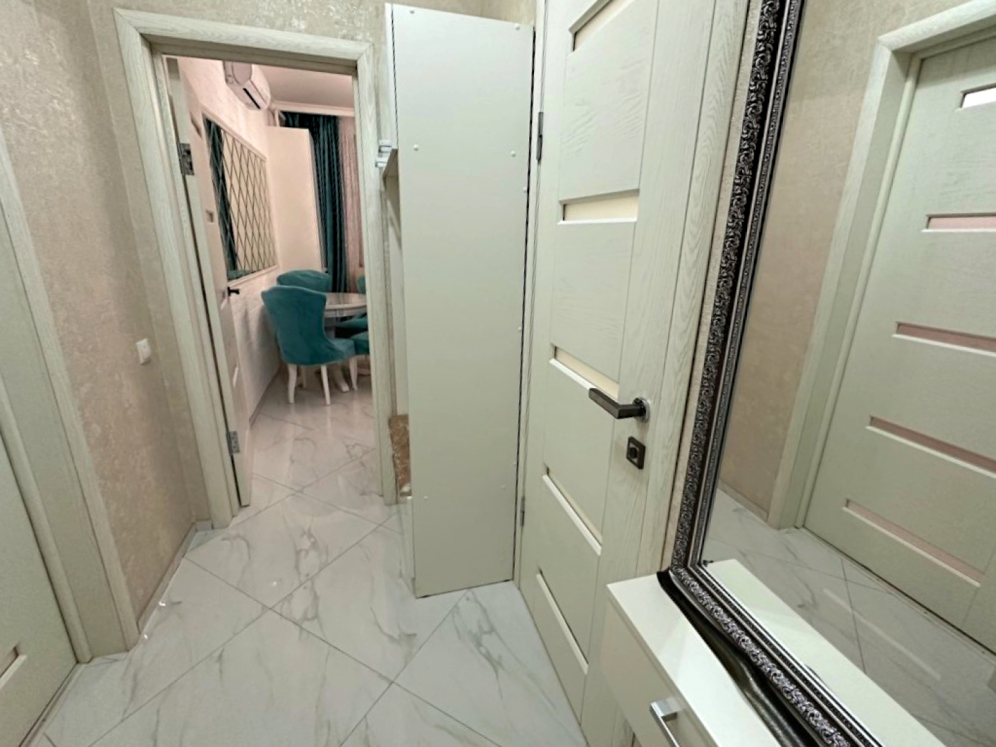 Апартаменты Чкалова 37 на четвертом этаже с лоджией