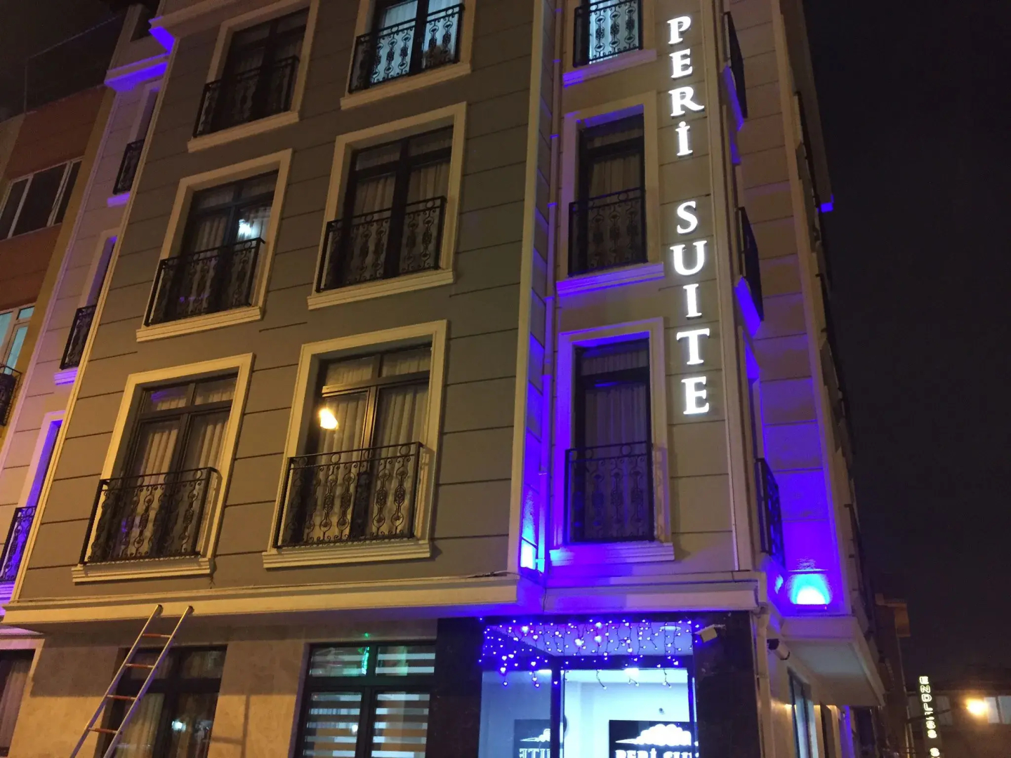 Отель Taksim Peri Suite