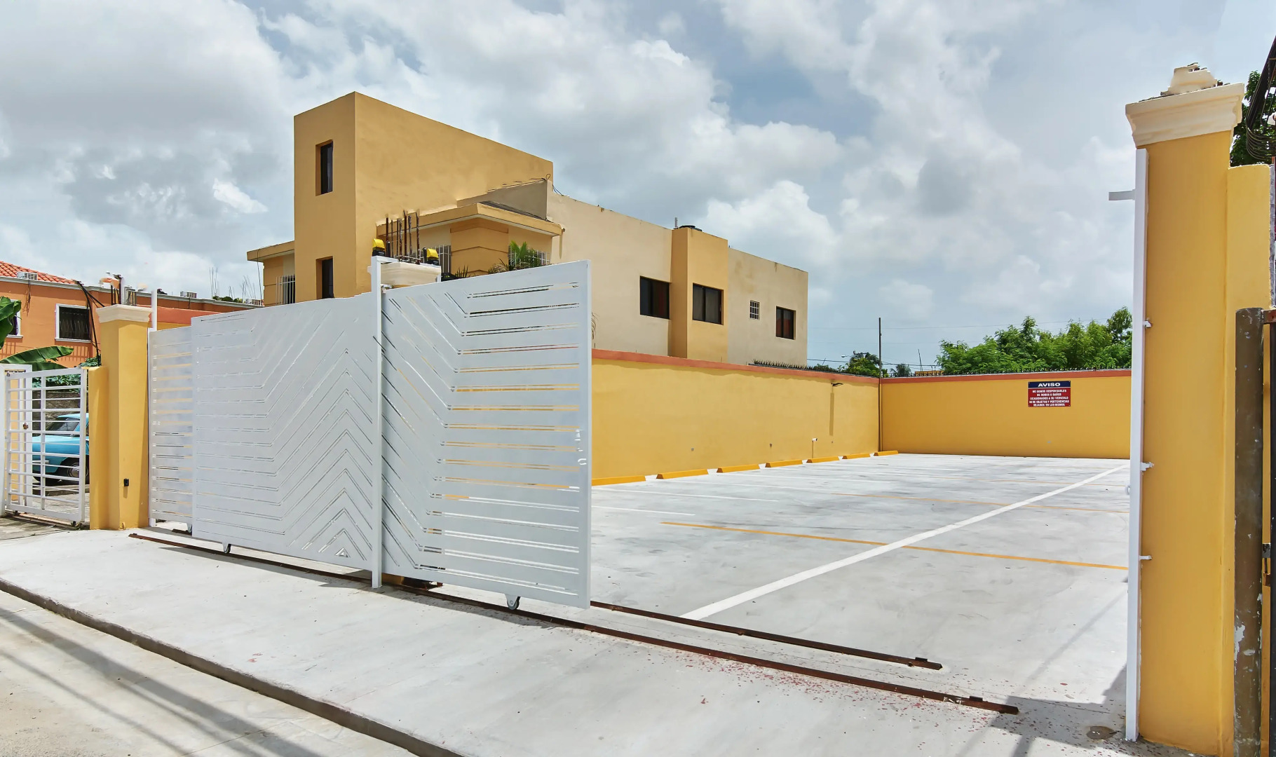 Отель Tropical Island