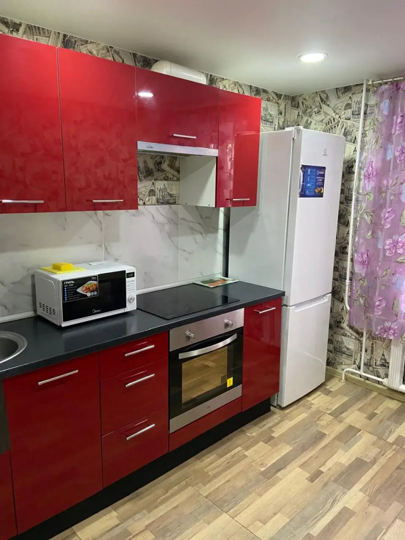 Квартира 2х-комнатная с  Хорошим Ремонтом