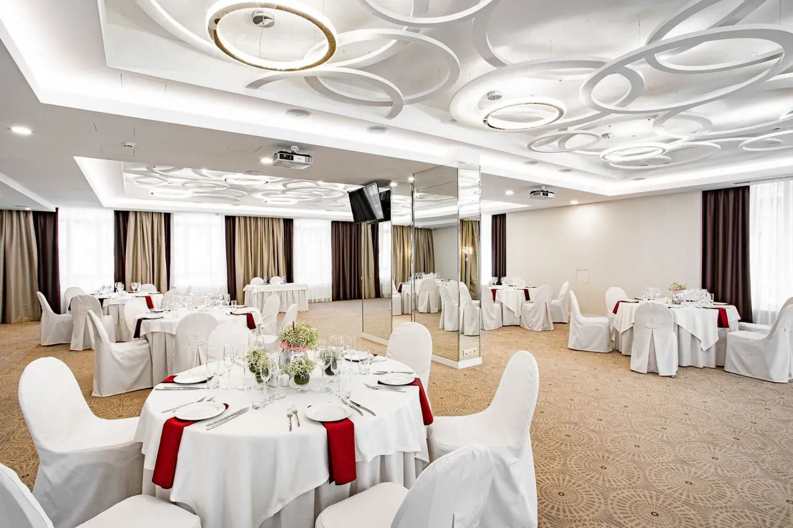 Апарт-Отель Ramada hotel&suites by Wyndham Novosibirsk Zhukovka