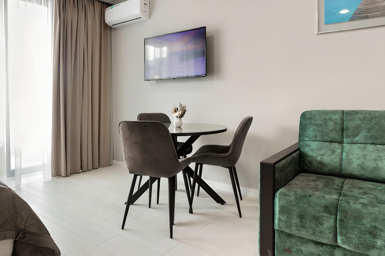 Апартаменты с бассейном с видом на море