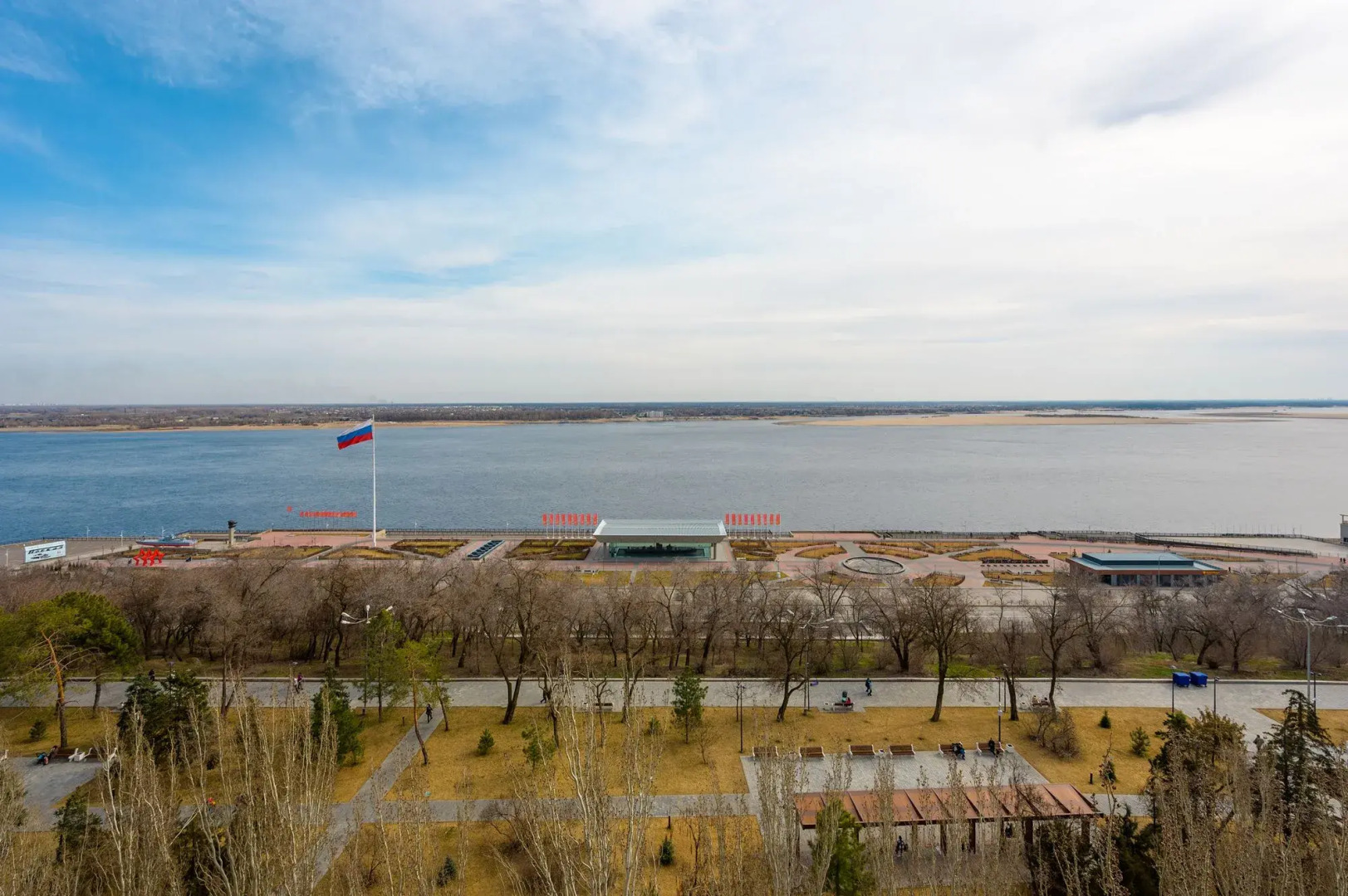 Трёхкомнатные апартаменты на Маршала Чуйкова