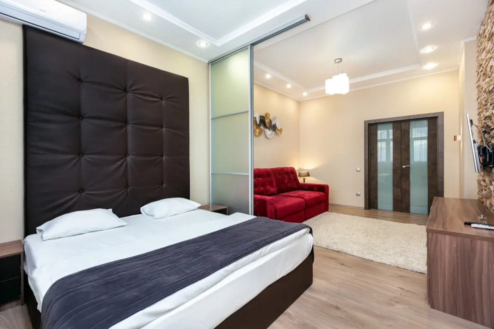 АПАРТАМЕНТЫ REHOME24 на 20 этаже c балконом