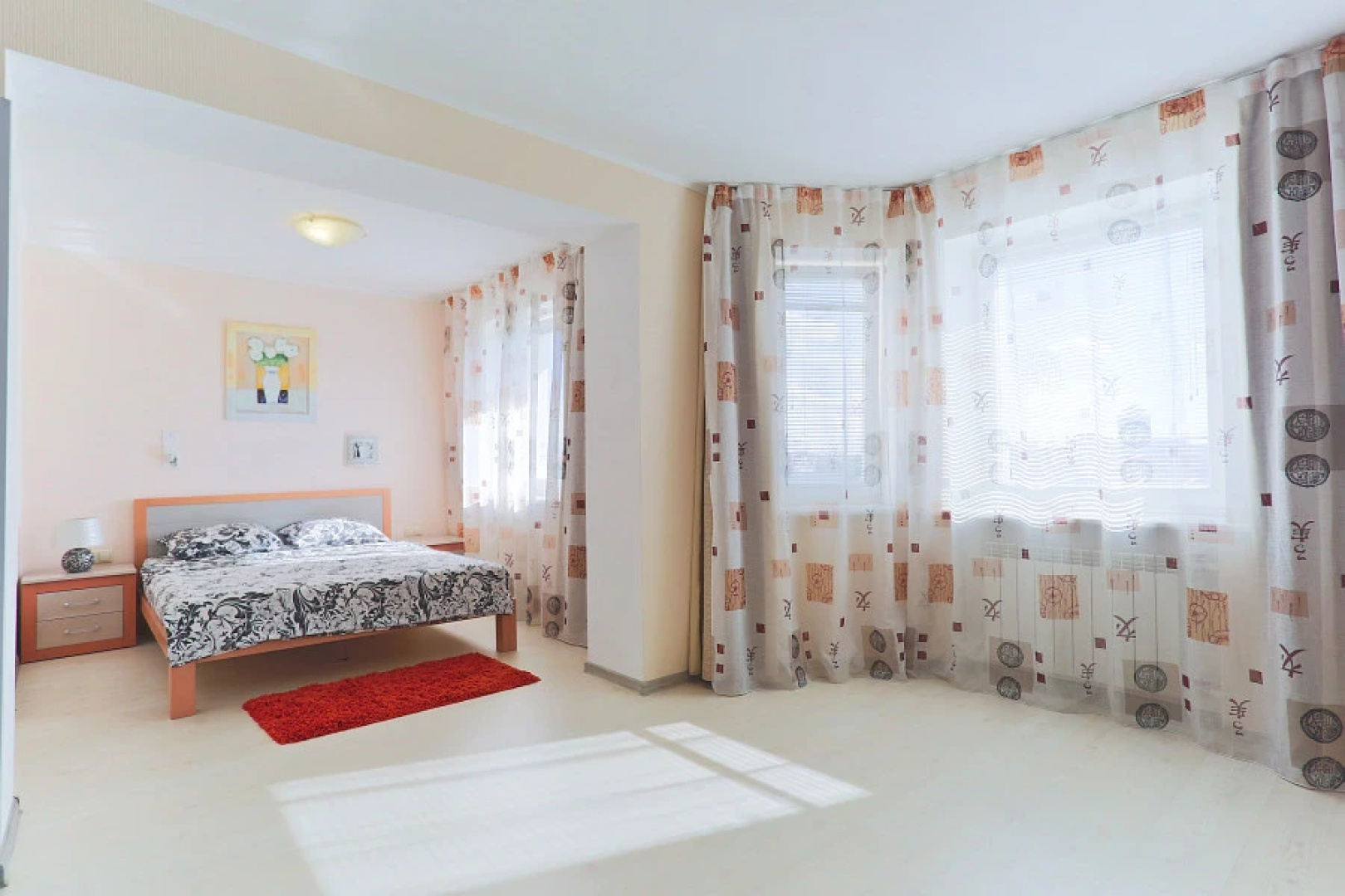 Апартаменты 4-комнатные HomeApart Сторожовская, 8