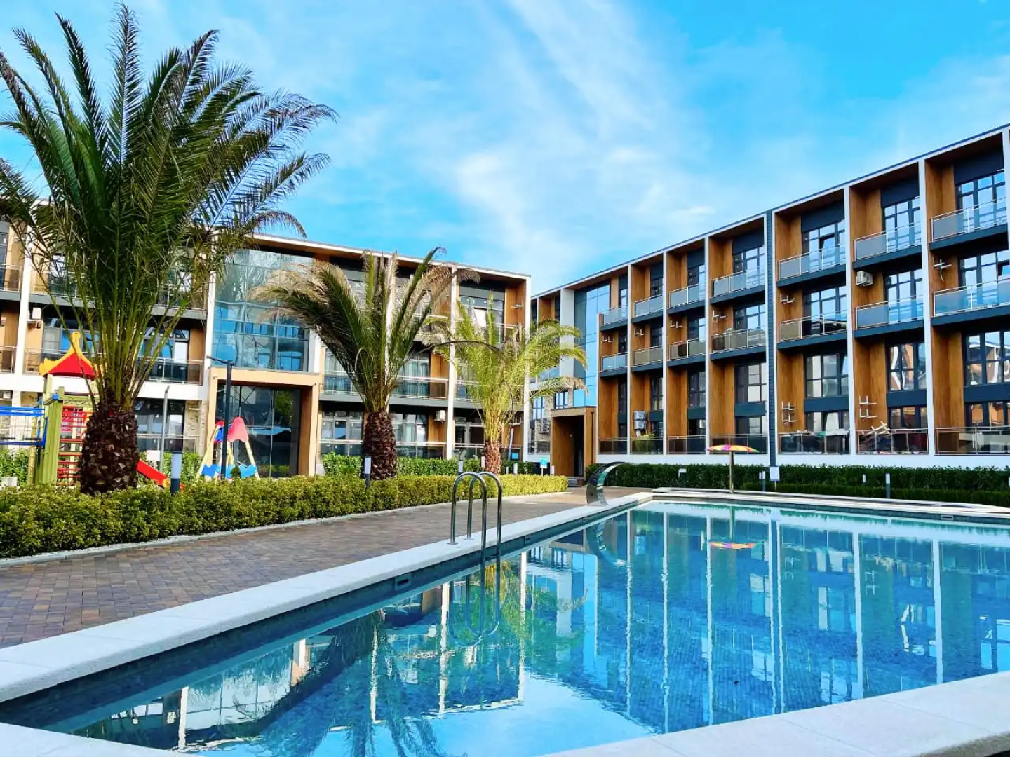 Апартаменты 3х местная студия студия с балконом и бассейном