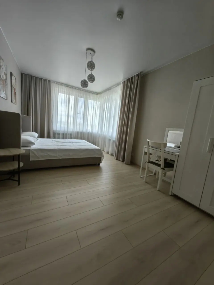 Квартира Krasroom с 3 комнатами в ЖК Параллели