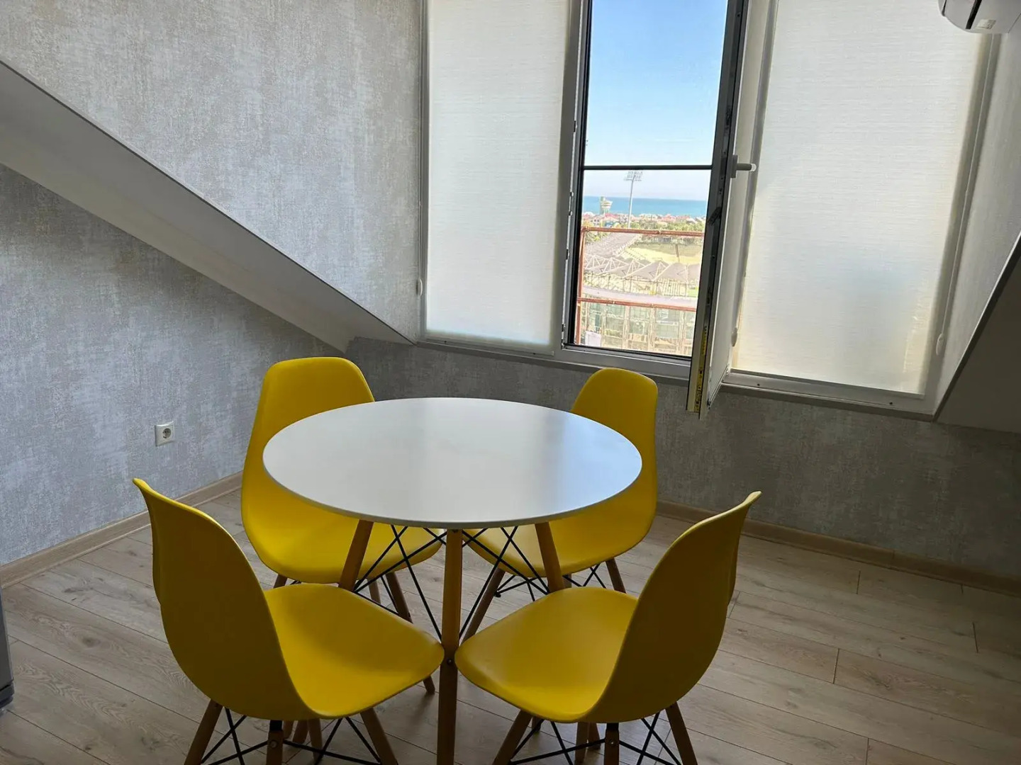 Апартаменты "Эленика" в Центре Каспийска с видом на море