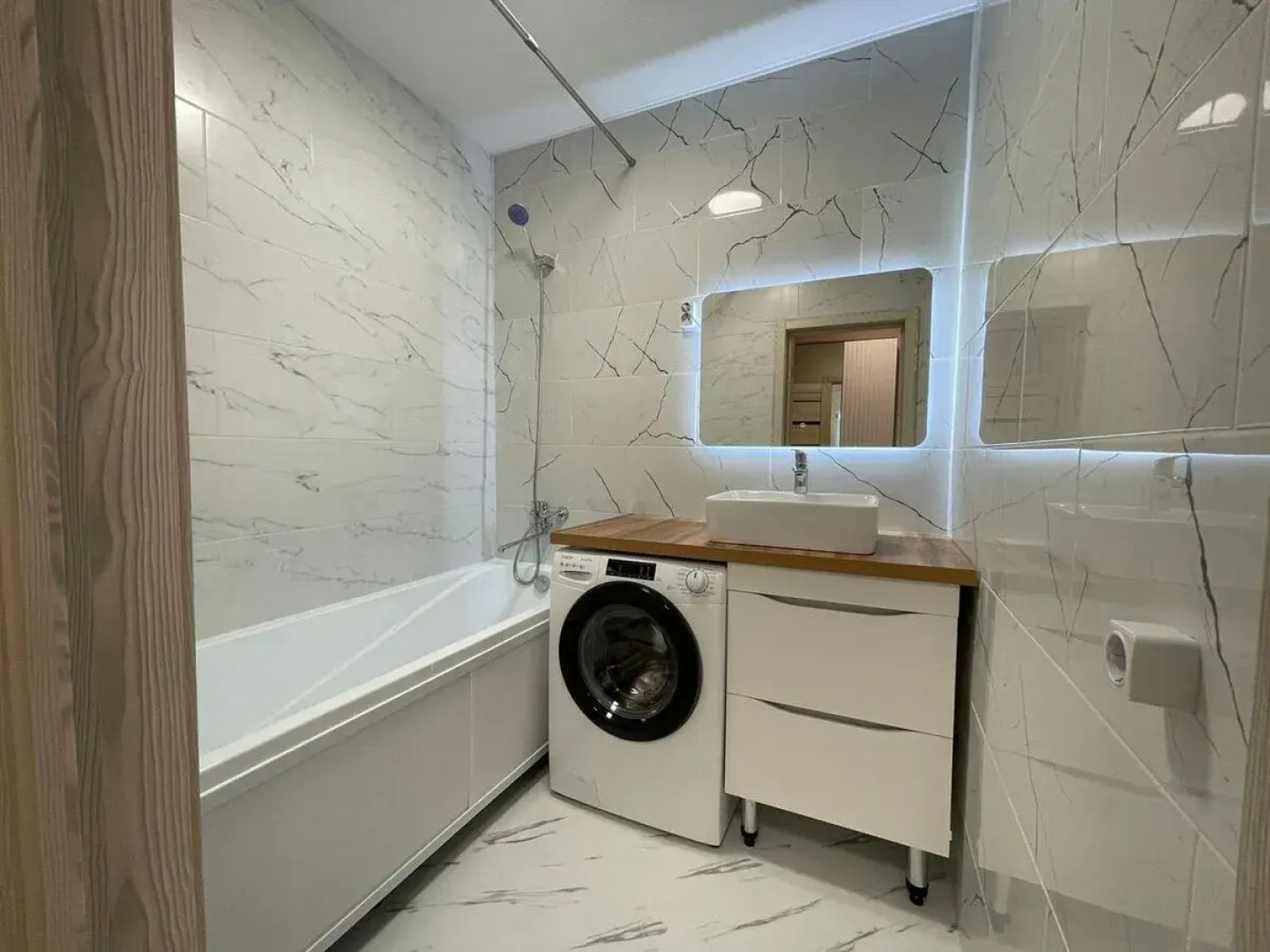 Апартаменты Вместительные Двухкомнатные  №1  в Новом Доме для Проживания от 1 до 4 Человек