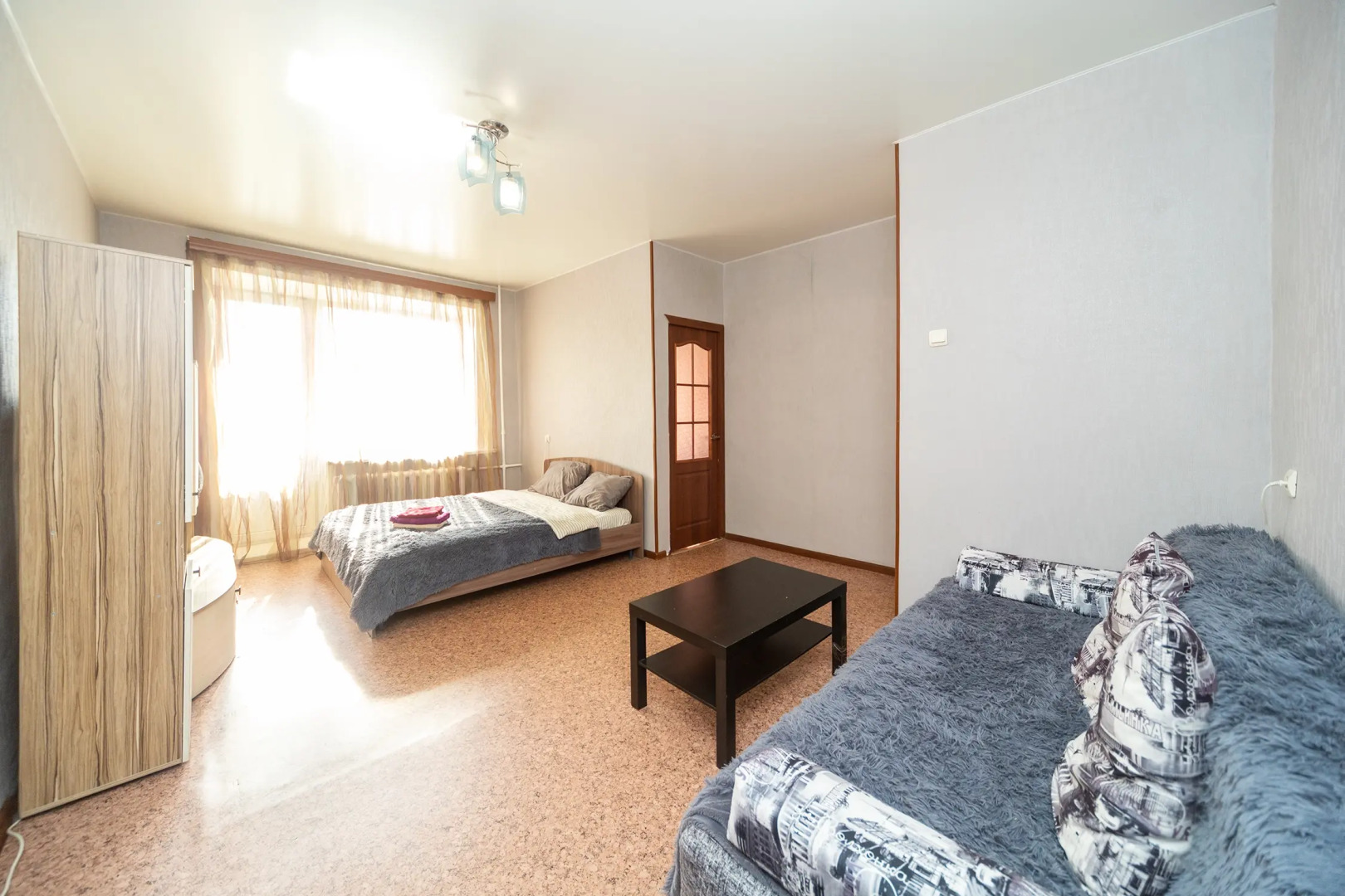 Апартаменты Мира 90