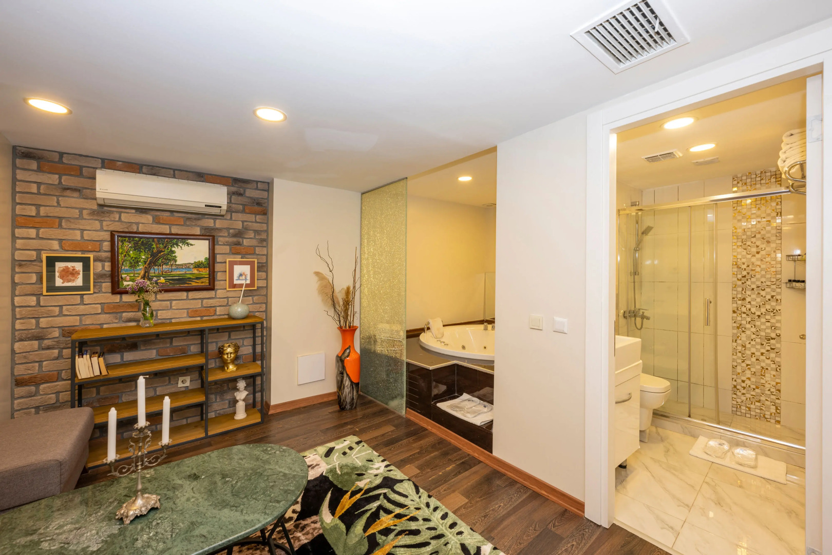 Отель The Marions Suite