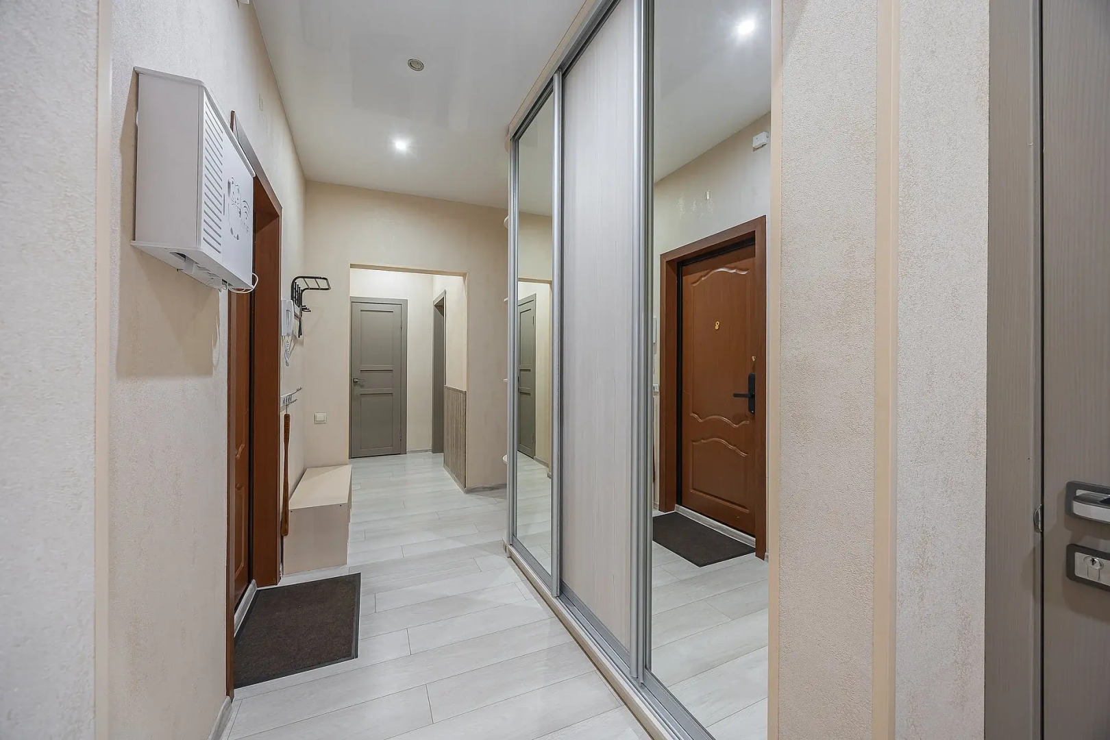 Апартаменты с двумя спальнями, в центре города, у канатной дороги