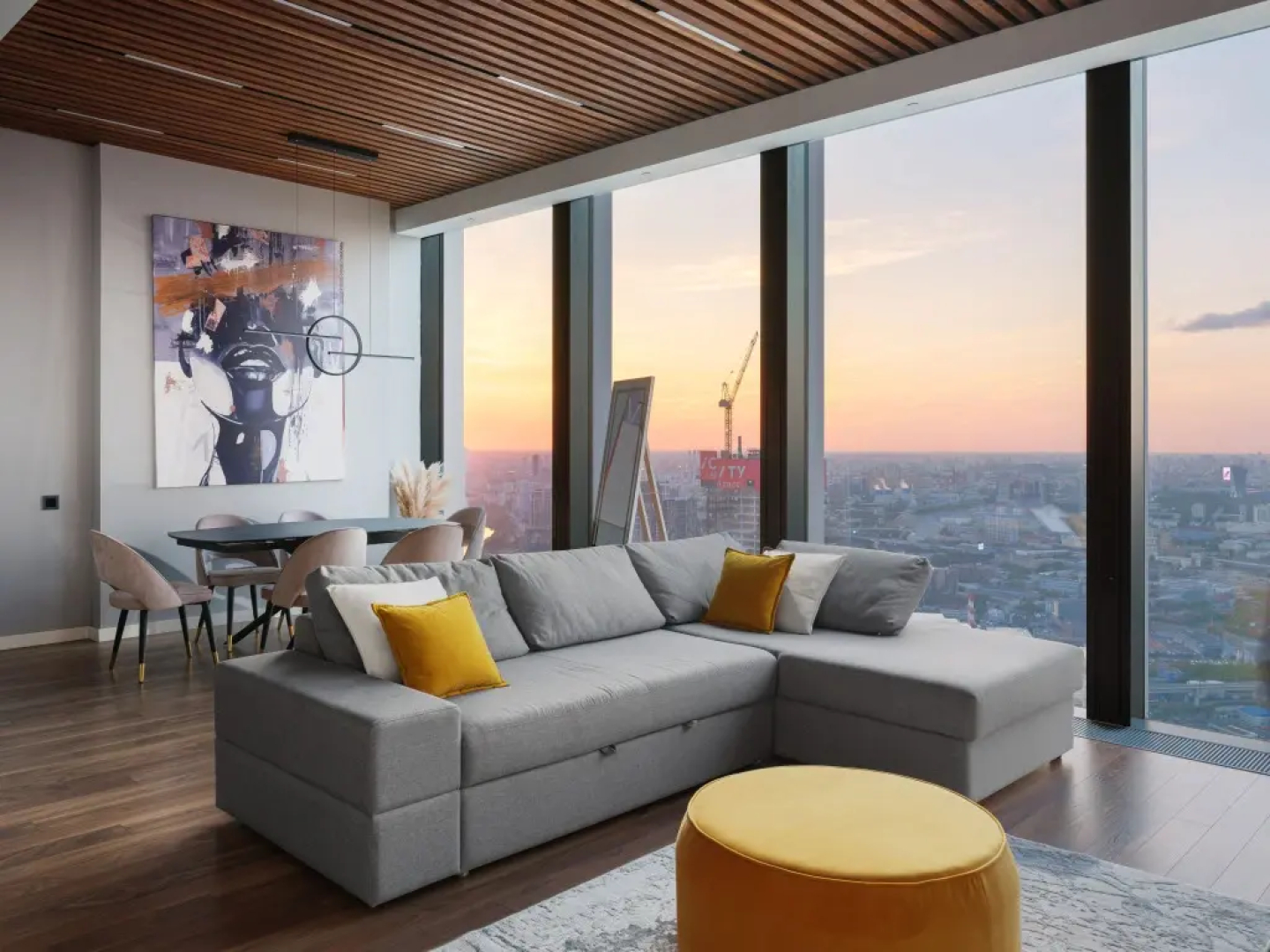 Красивый панорамный апартамент с 2 спальнями