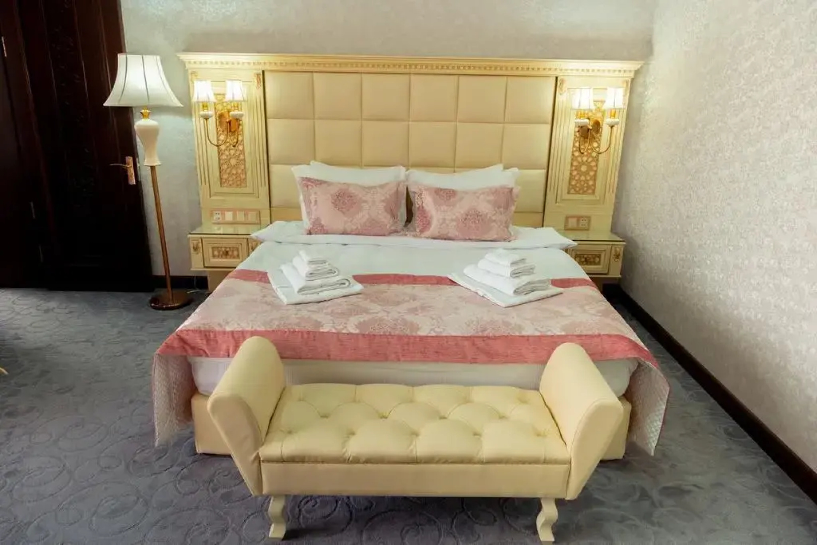 Отель Dilimah Premium Luxury