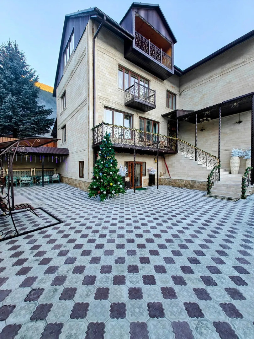 Отель Golden House