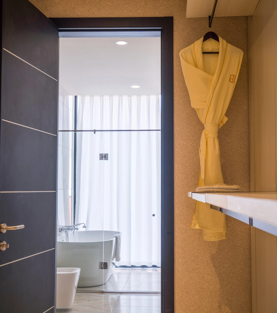 Отель Bel Air Crest Hotel & Suites