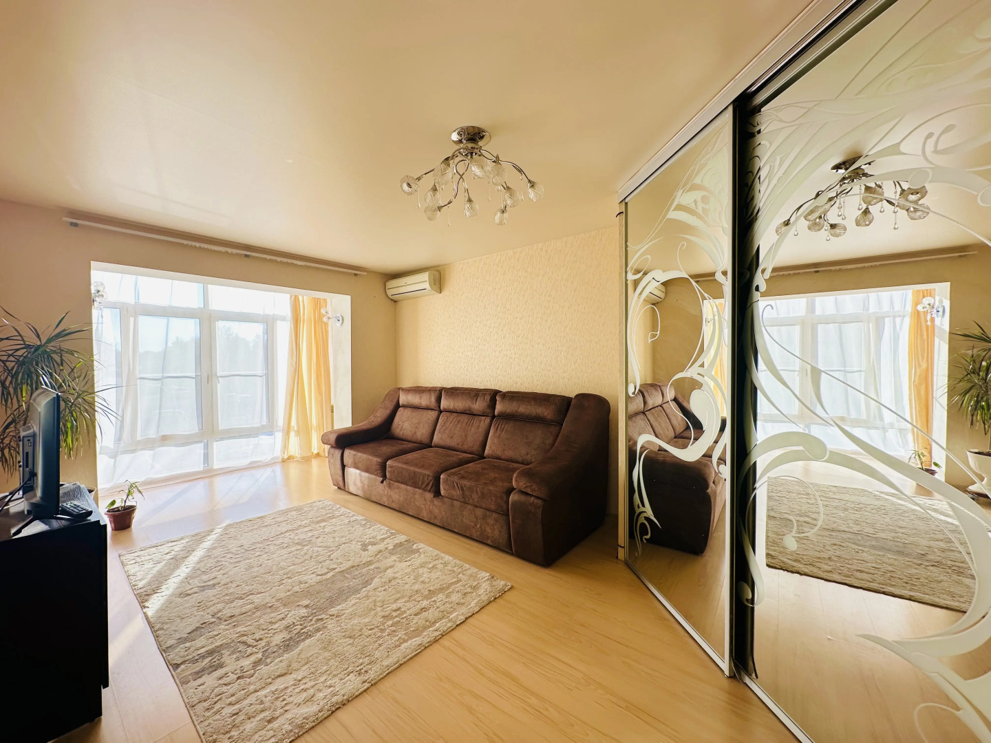 Квартира Хрустальная 37к1