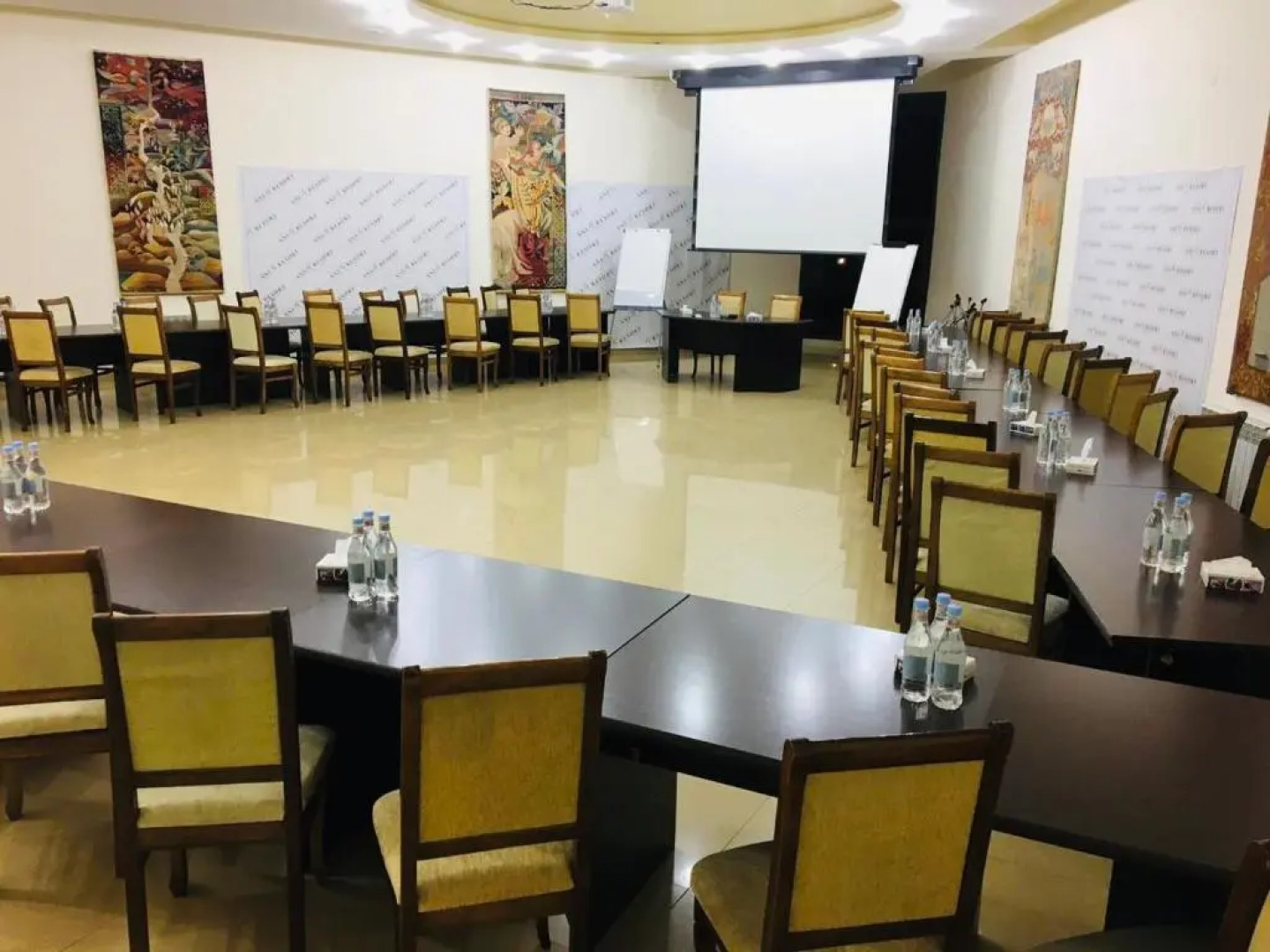 Курортный отель Ani