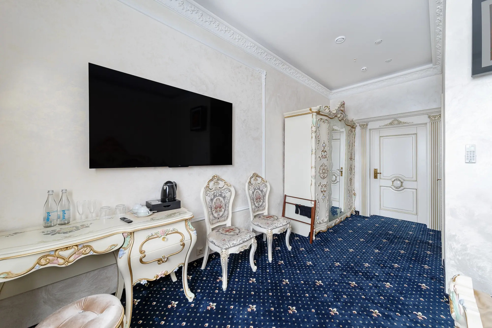 Отель Men'K Kings