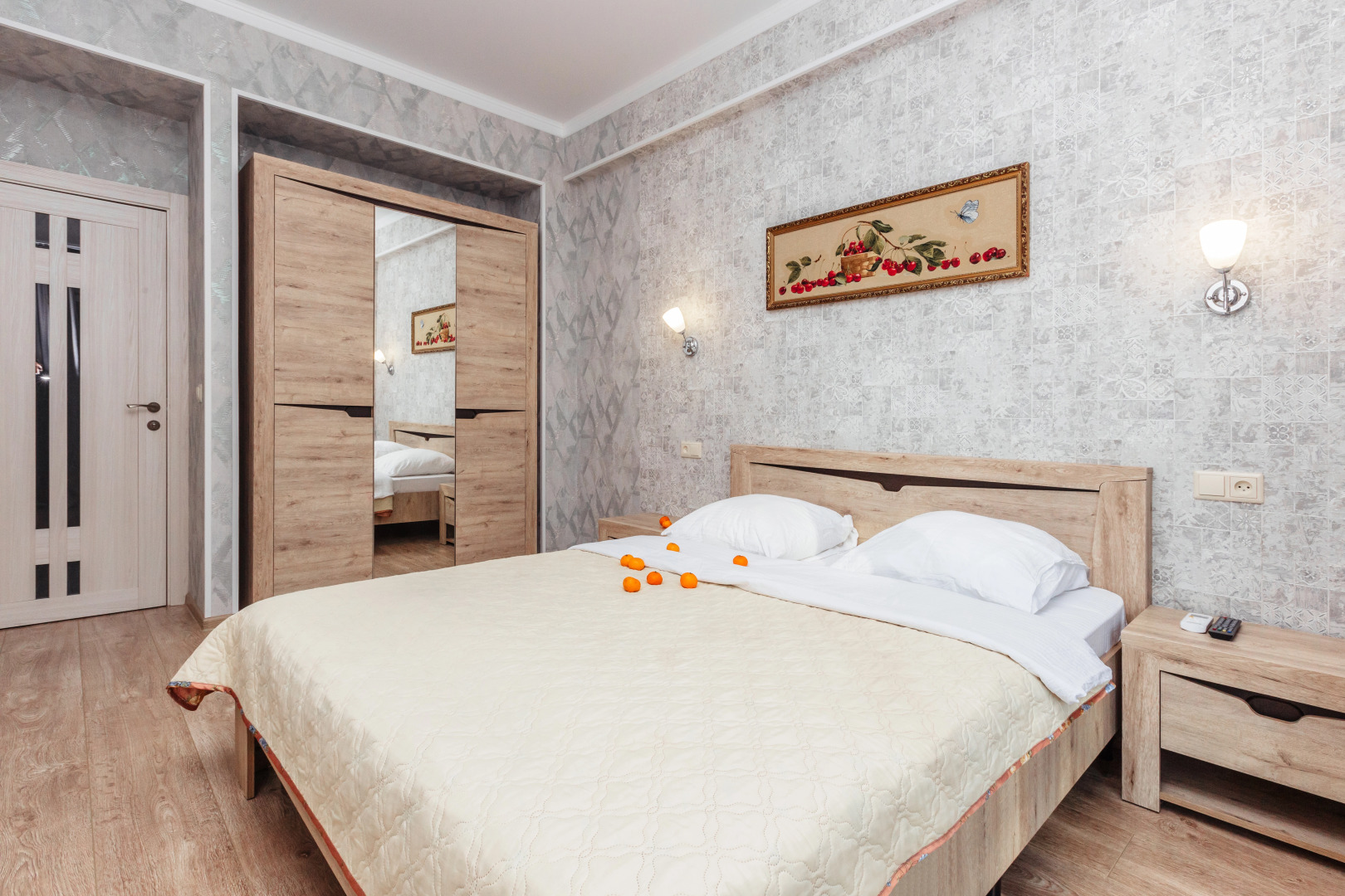 Апартаменты 2-комнатные для семьи с большим балконом