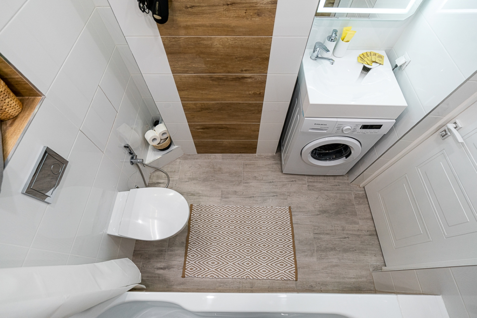 Апартаменты Чёрное дерево 2.0