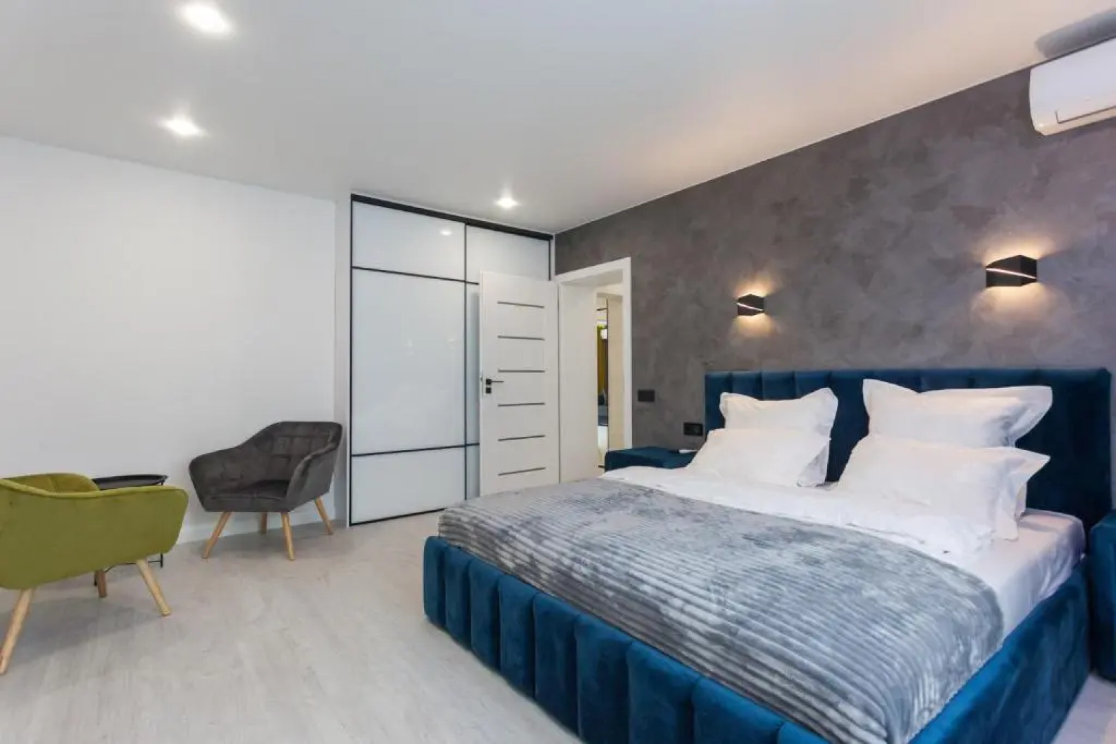 Апартаменты Трёхкомнатный Люкс, центр, площадь Победы, Черняховского 10А, Колибри#10А