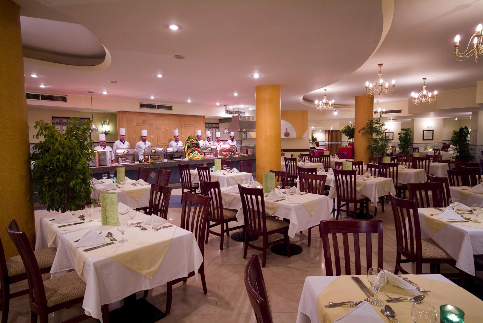 Курортный отель Flamenco Beach and Resort