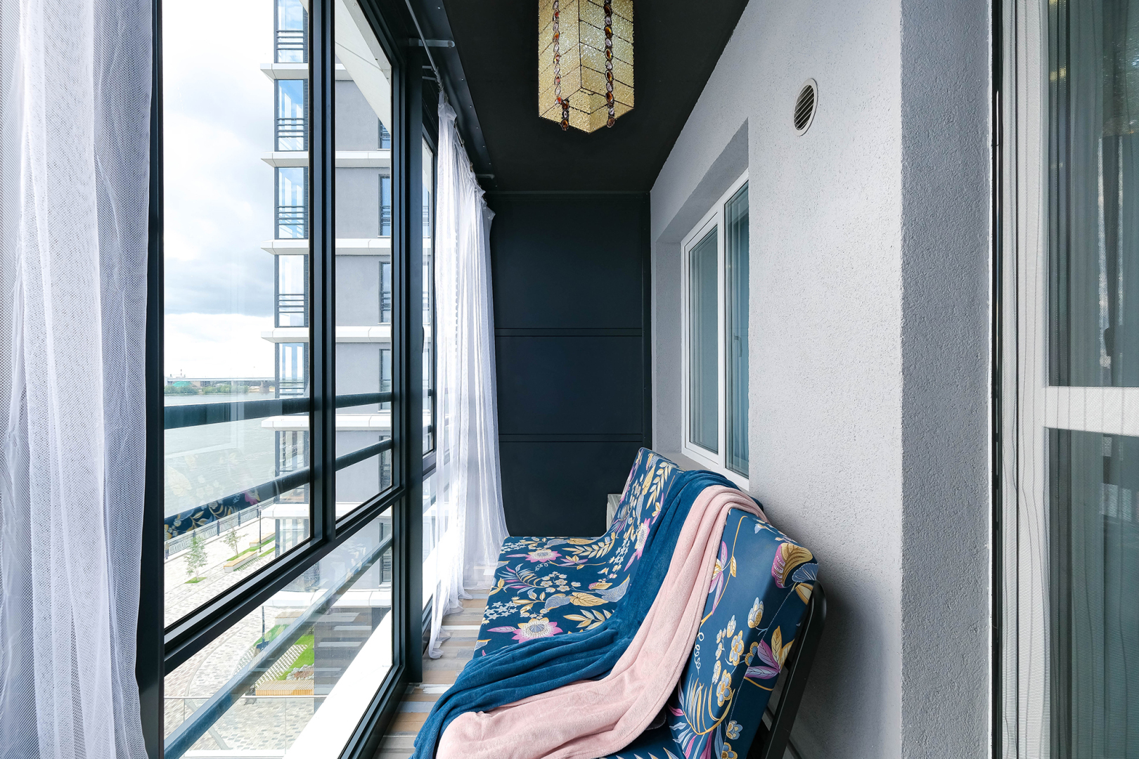 Апартаменты Уютная студия с видом на реку