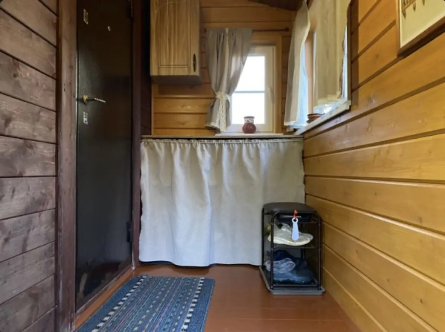 Частный дом у речки для семейного отдыха