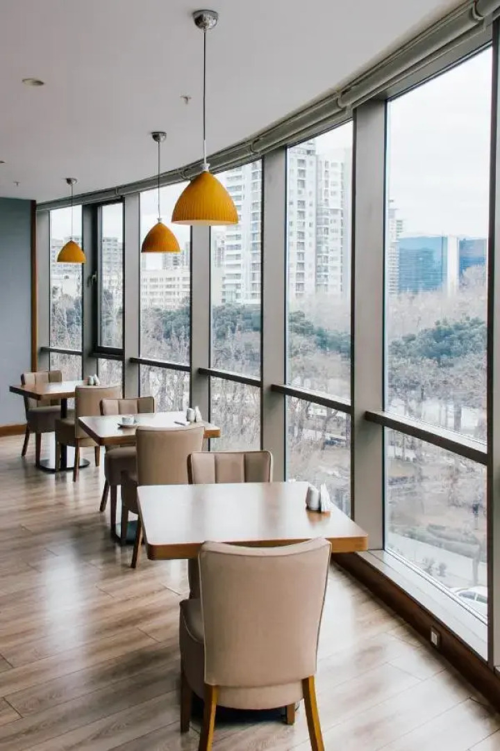 Parkside Hotel & Apartments