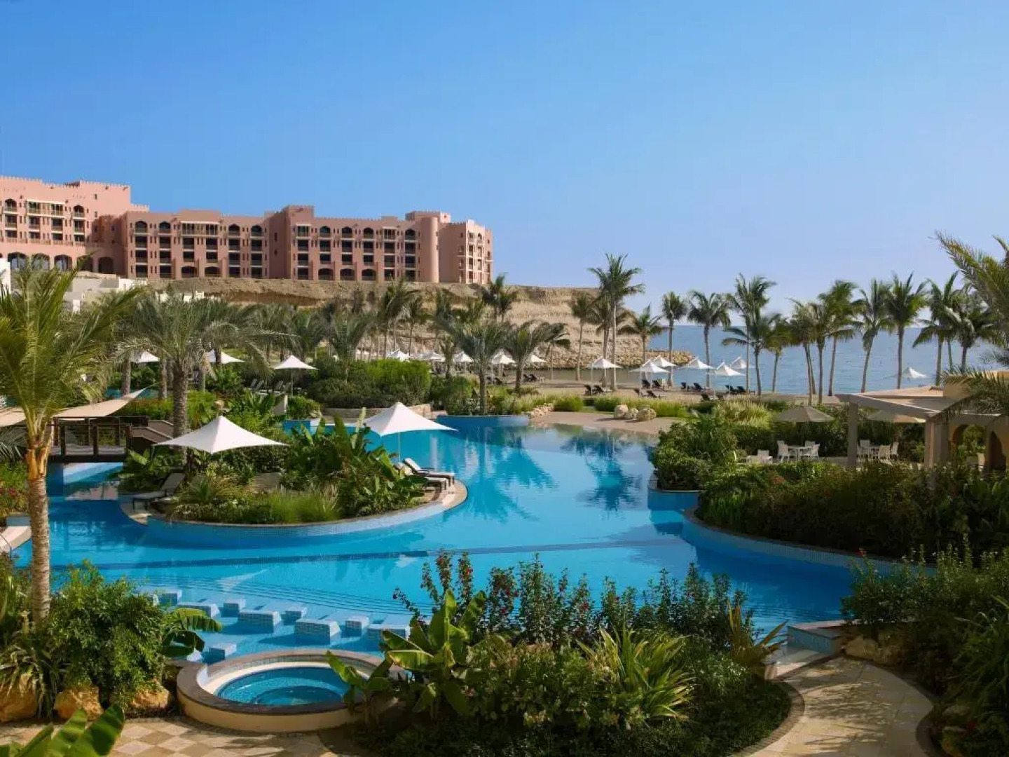 Курортный отель Shangri-La Barr Al Jissah