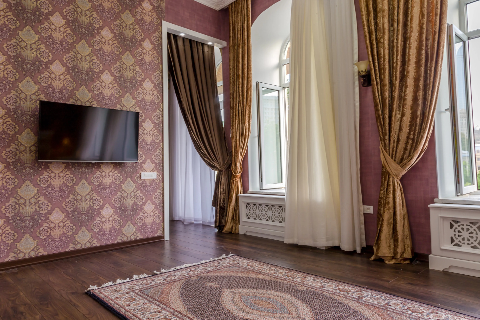 Отель Premier Old Gates