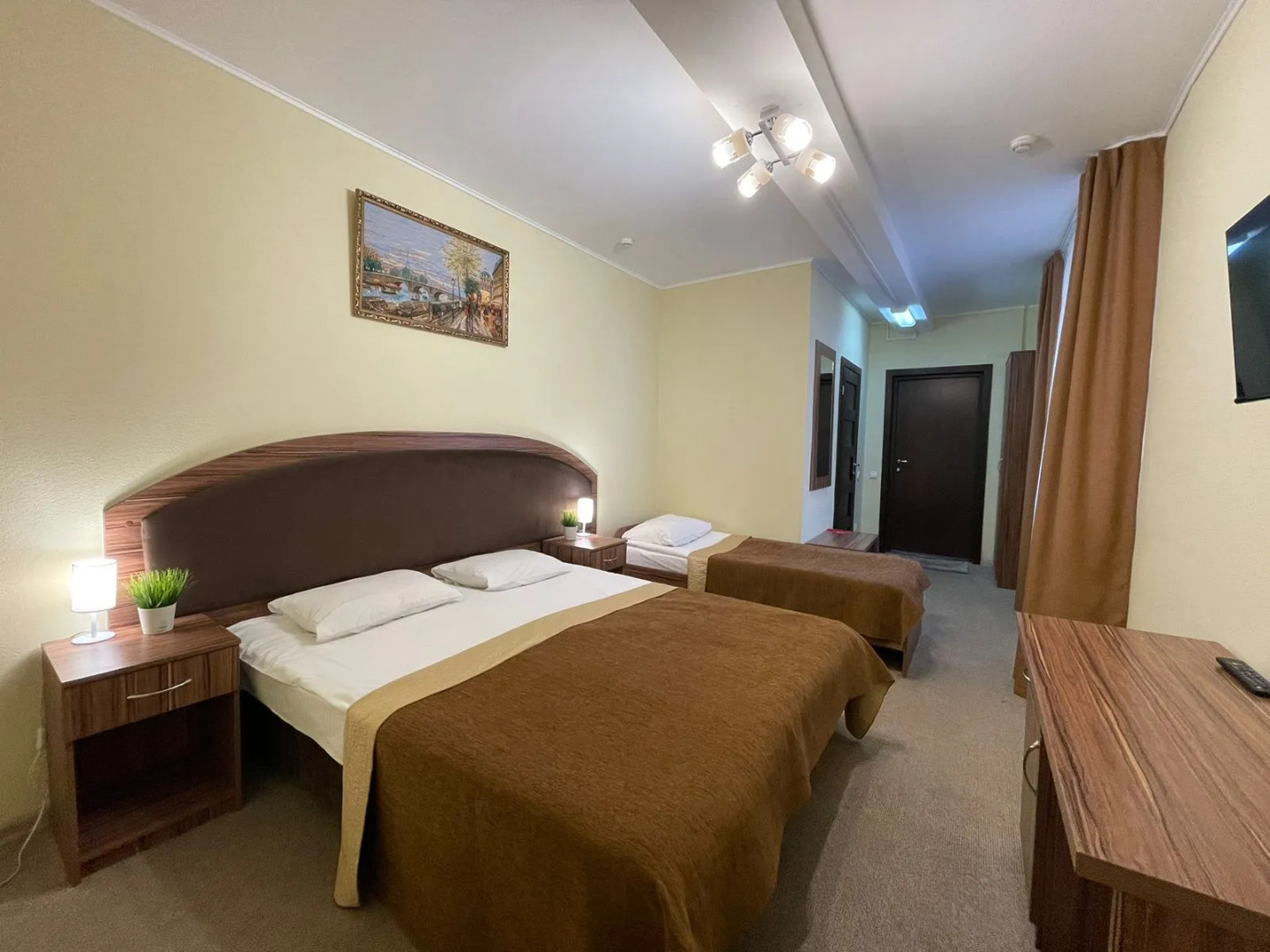 Отель Хиллс