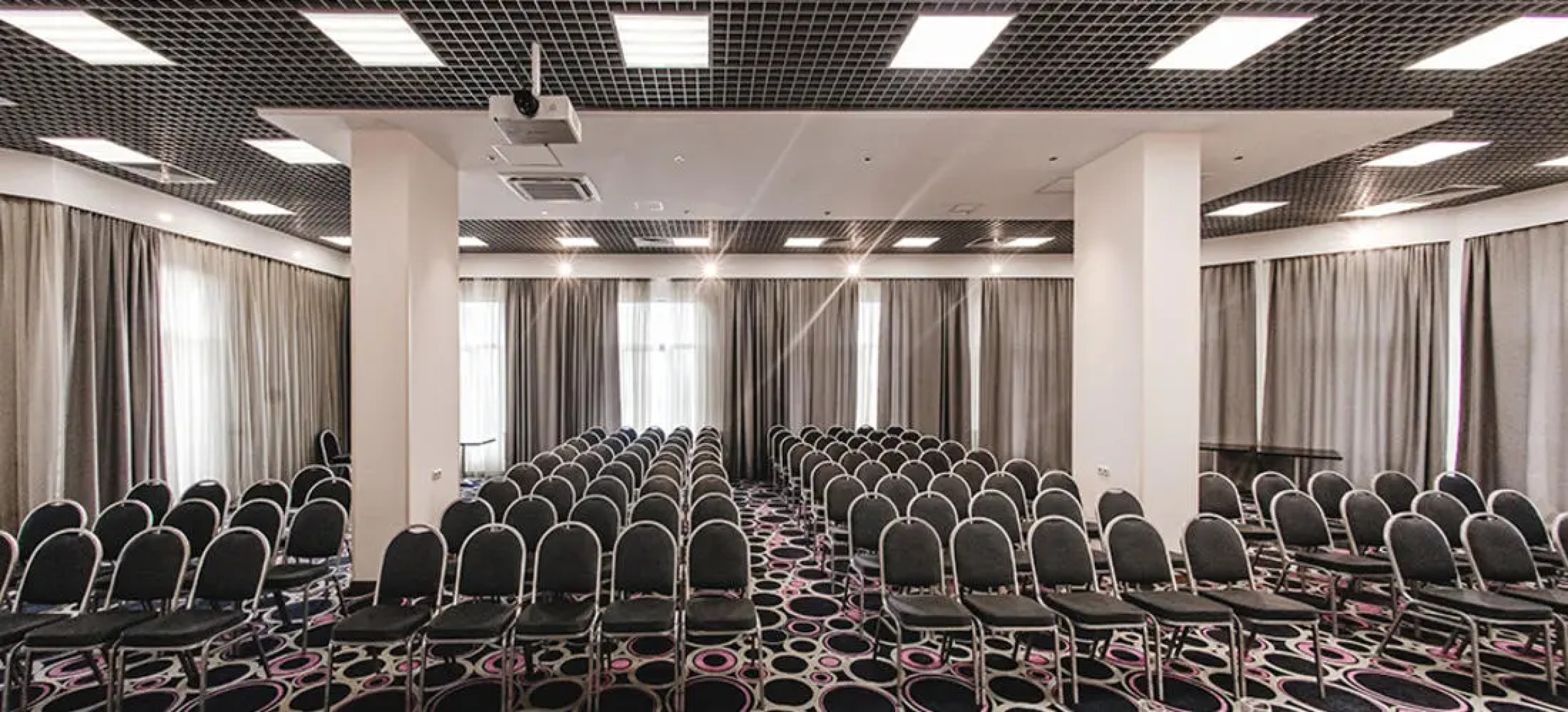 Отель Skypoint Gamma Delta Alfa