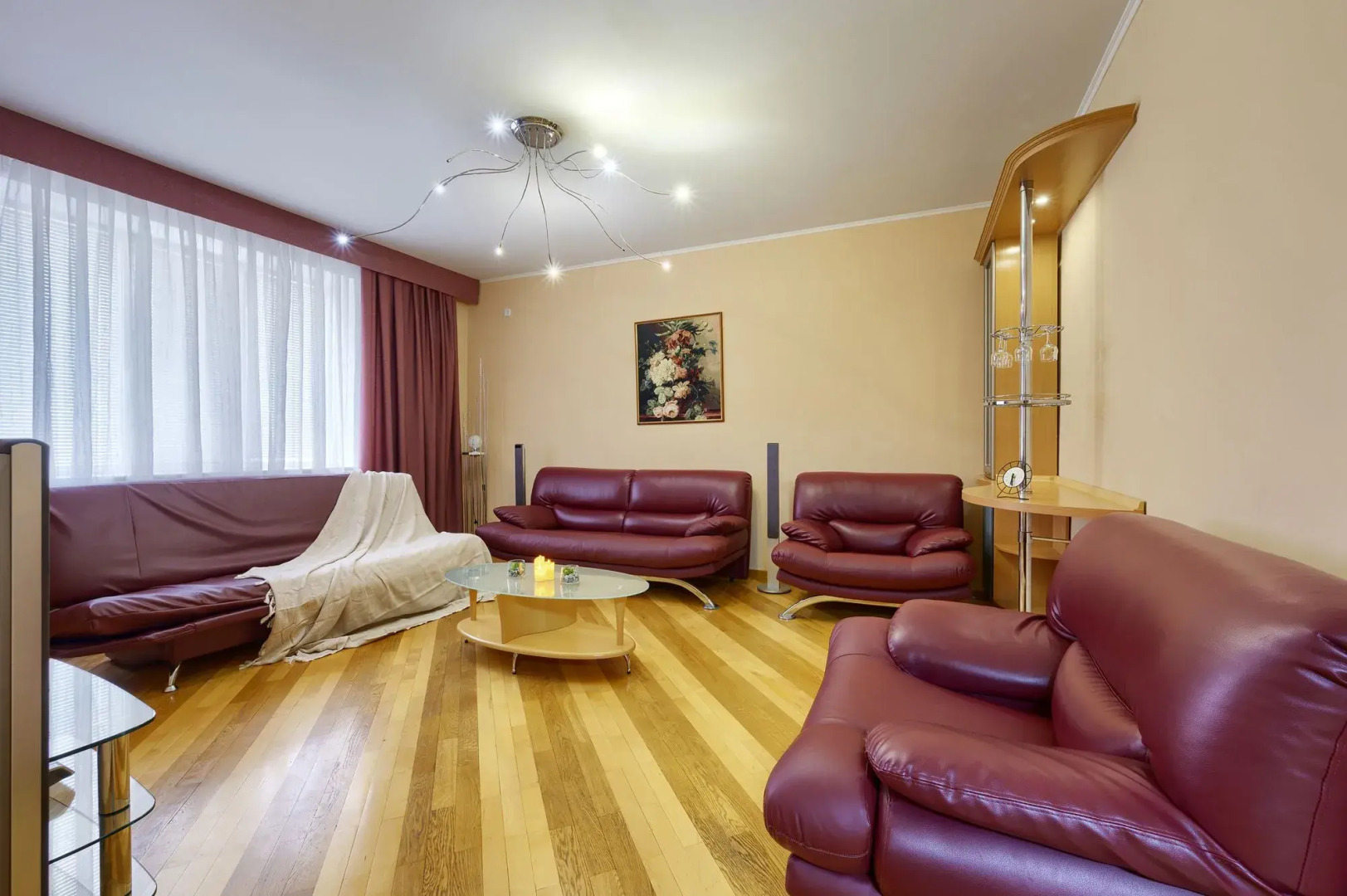 Трёхкомнатные апартаменты на Маршала Чуйкова