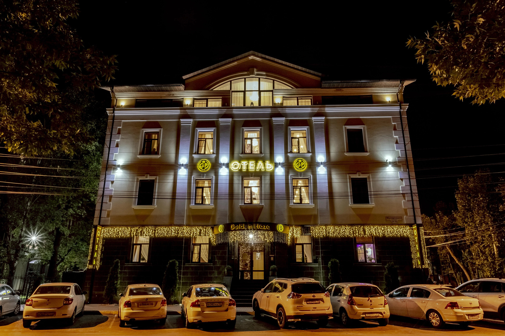 Отель Golden Plaza