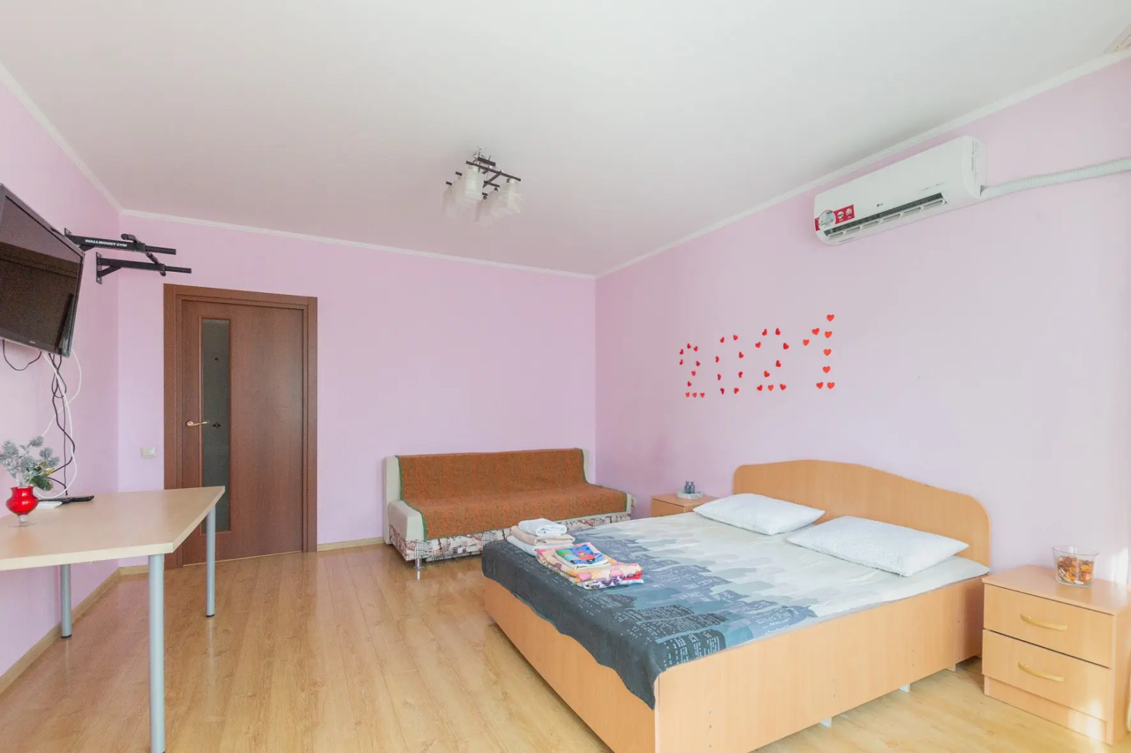 Апартаменты Истоман 2+2 с видом на город