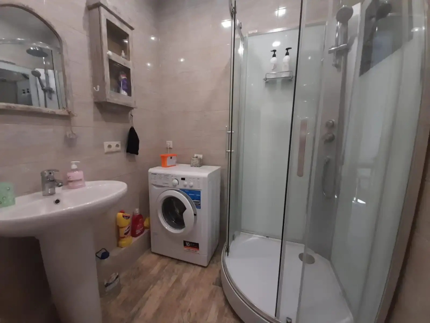 Апартаменты 1-комнатные с балконом на двенадцатом этаже