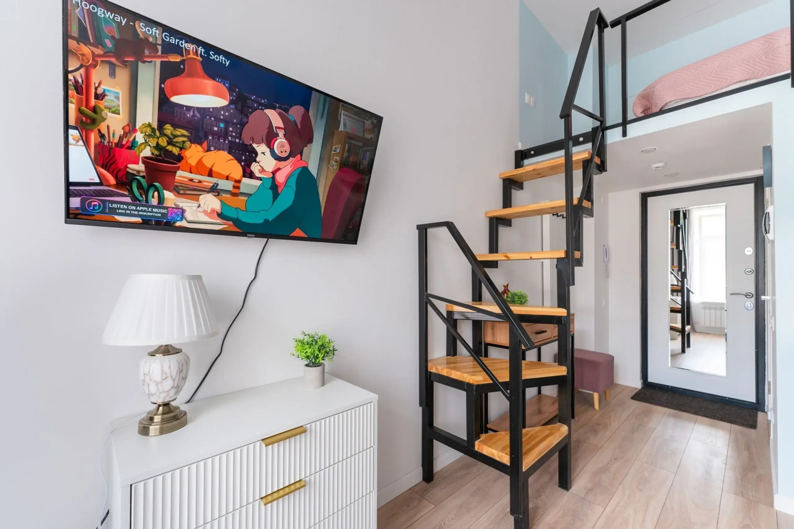 Квартира Двухуровневaя дизайнерская четырехместная