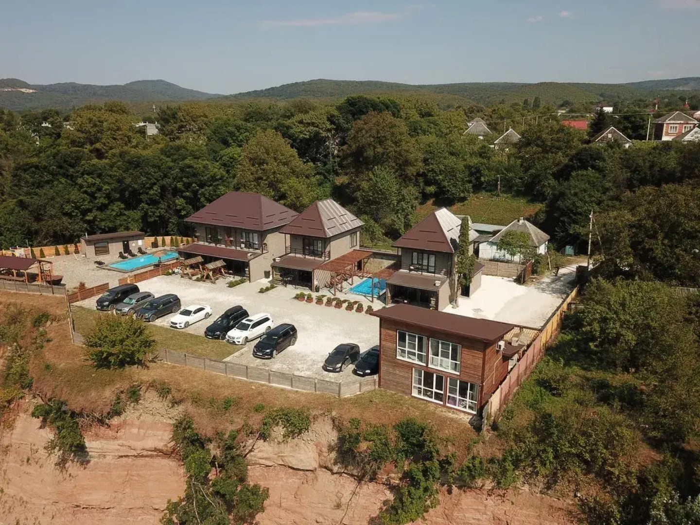 Частный дом с баней, бассейном и мангалом