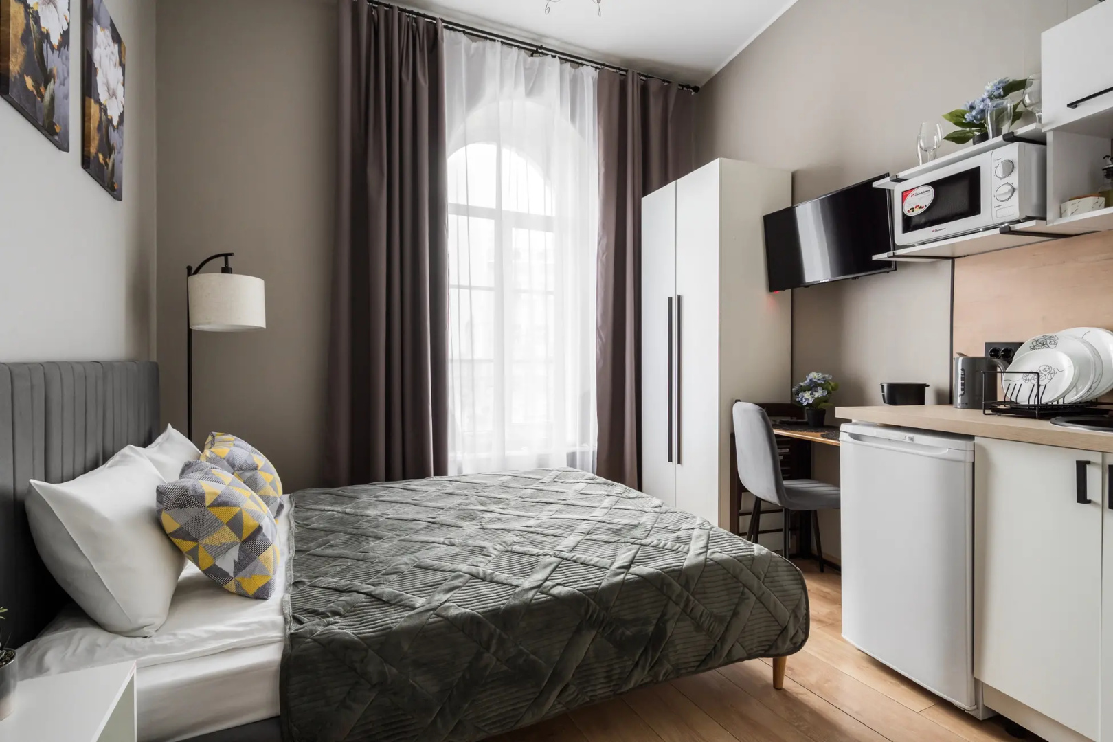 Квартира New Horizon Nevskiy 91 вид на главную улицу Петербурга из вашего окна