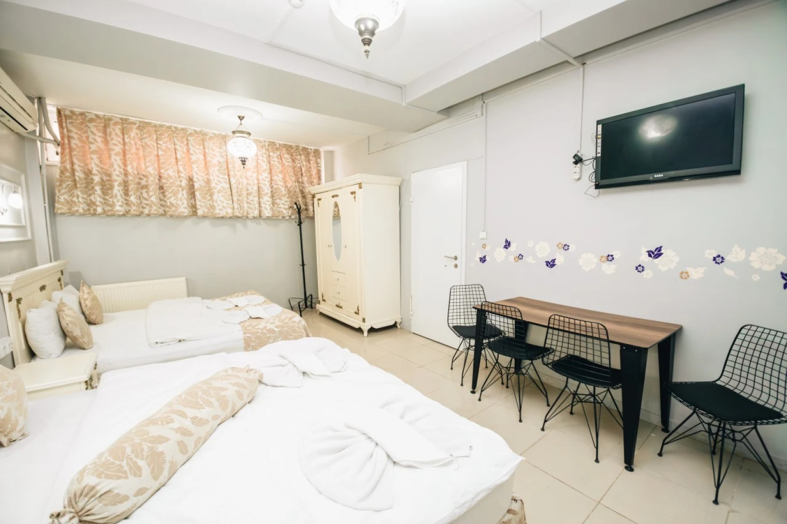 Отель Safran Suites