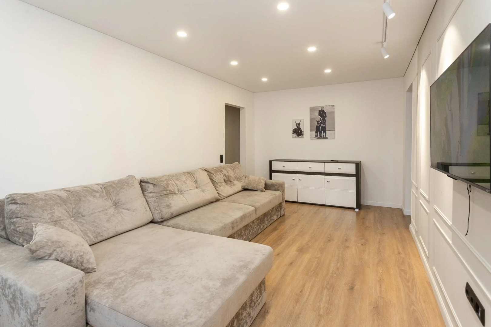 Квартира уютная трехкомнатная с двумя балконами рядом с островом Канта