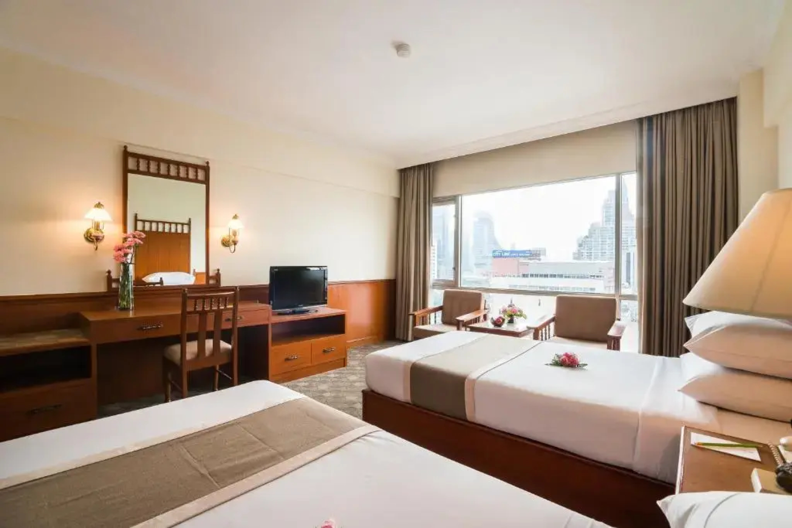 Отель Bangkok Palace