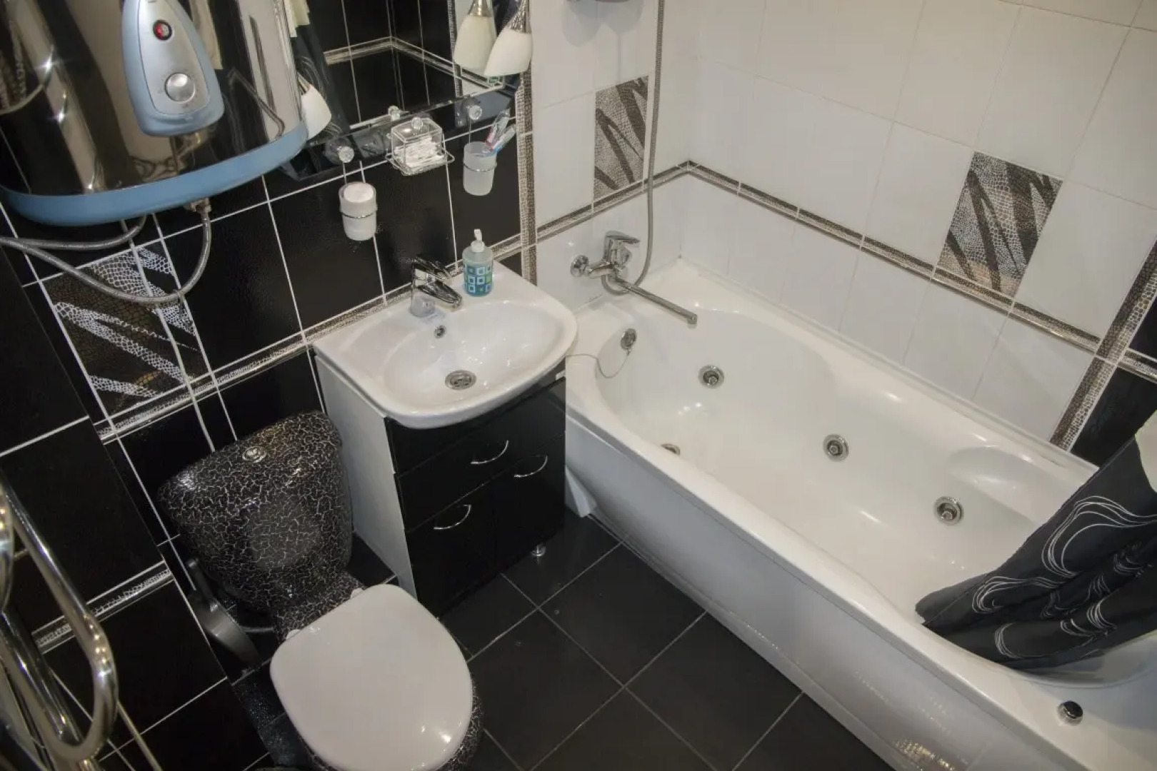 Апартаменты однокомнатные Премиум с джакузи на Парижской коммуны 40