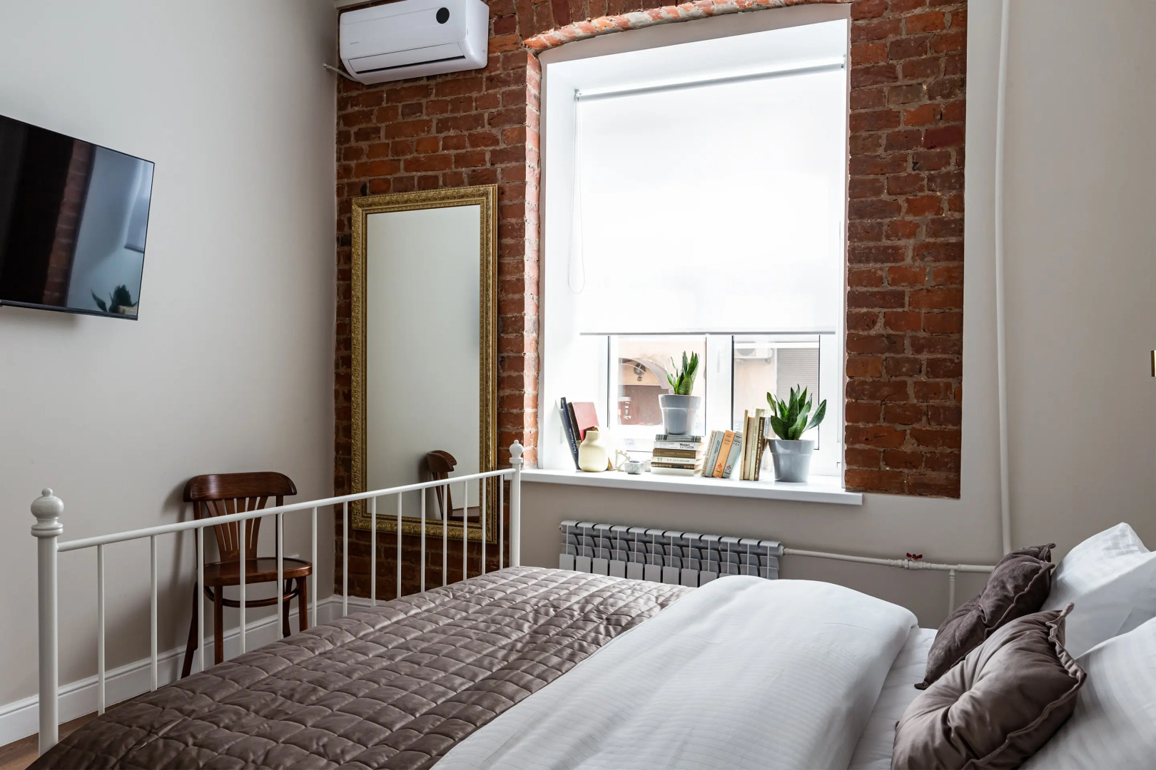 Апартаменты With XIX Century furniture