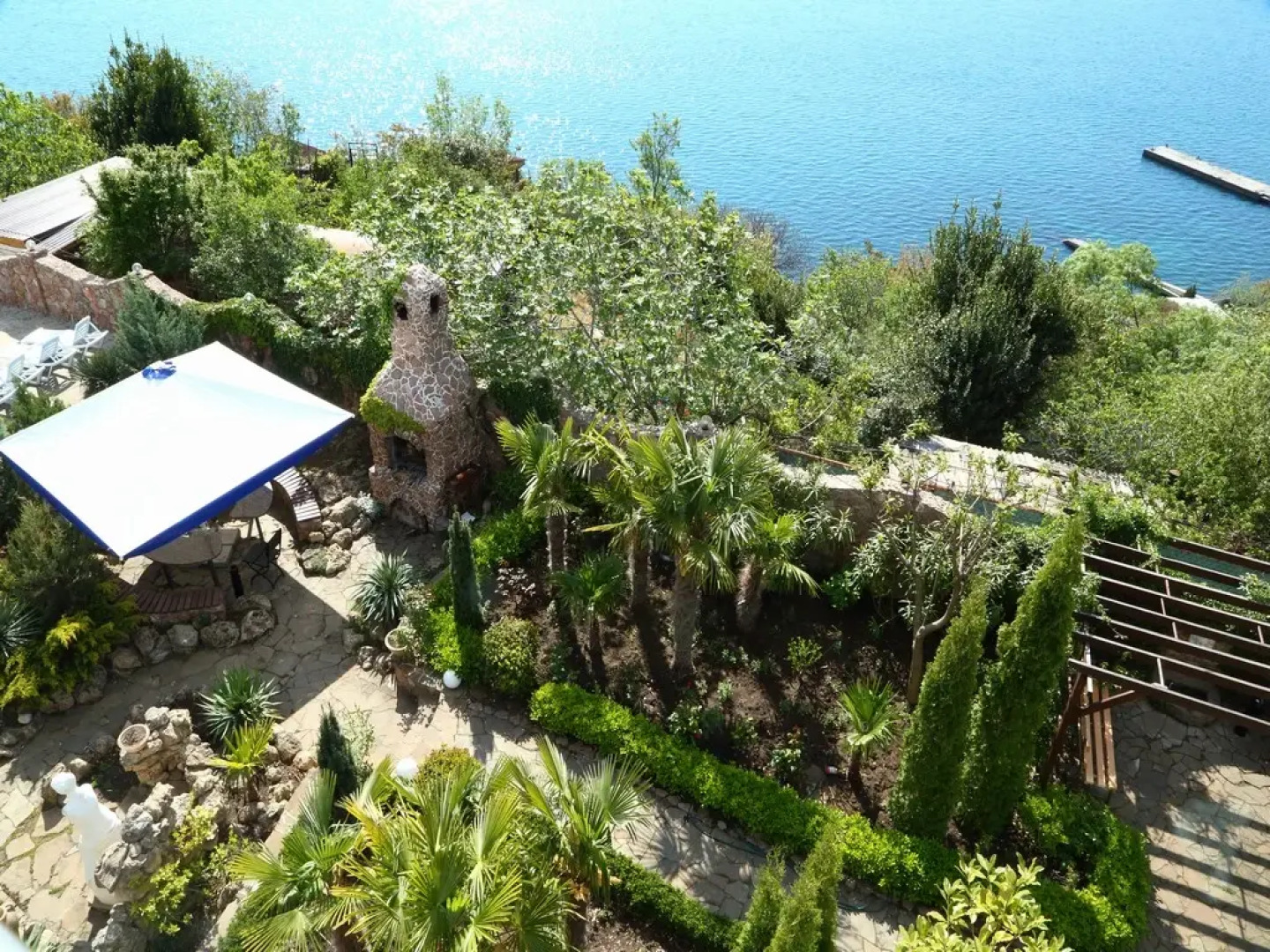 Отель Мажестик