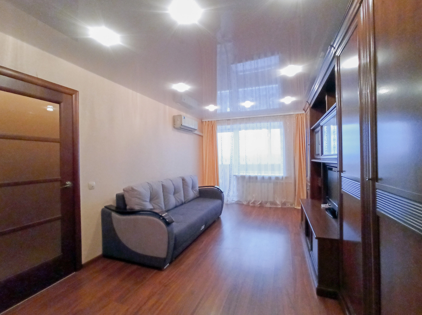 Апартаменты Granada Тихая уютная однокомнатная с шикарным видом на город и пруд